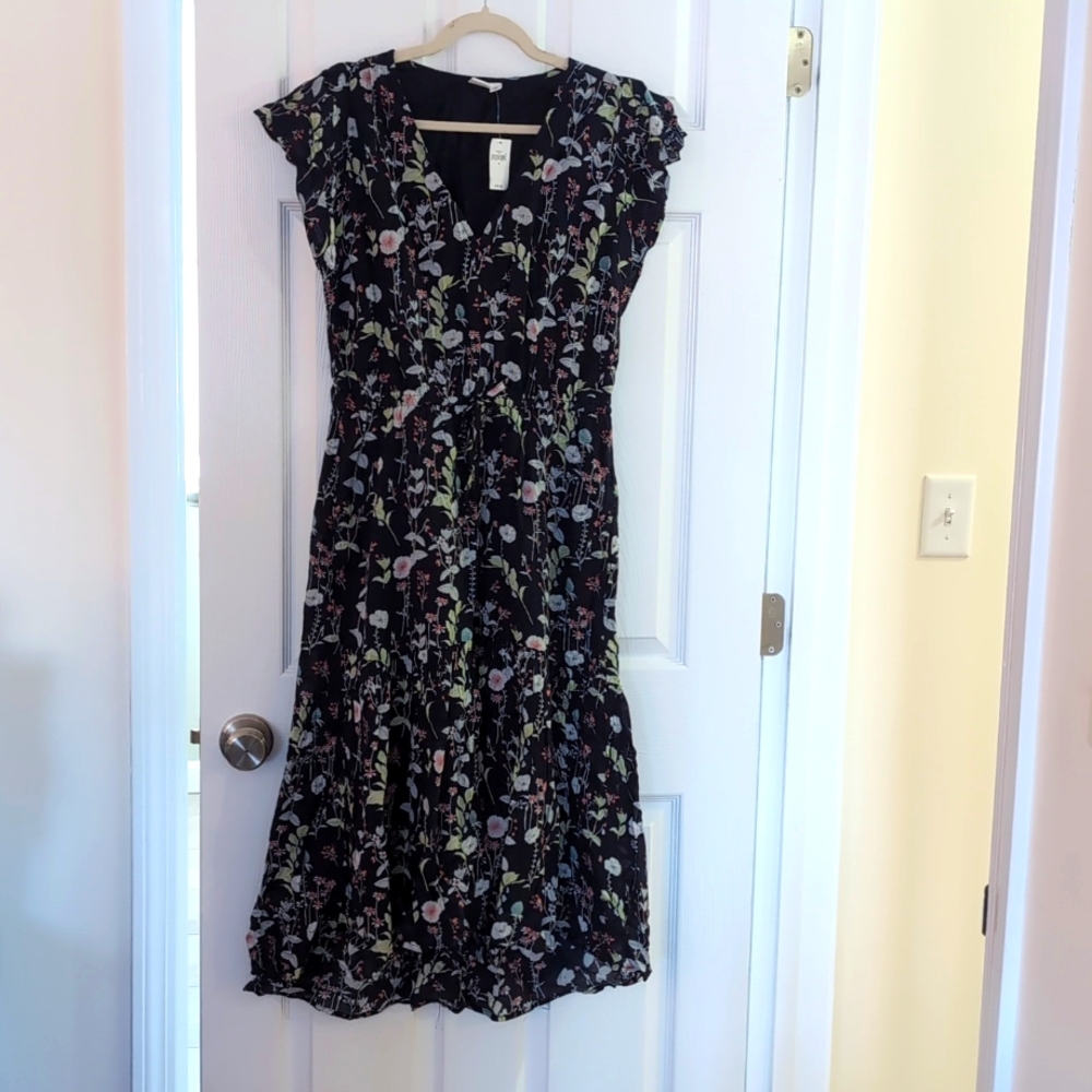 BNWT Gap M floral dress